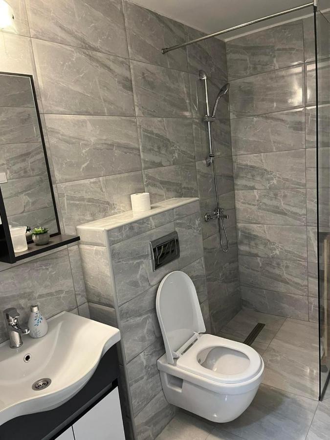 Apartmani Stari Aerodrom Podgorica Extérieur photo